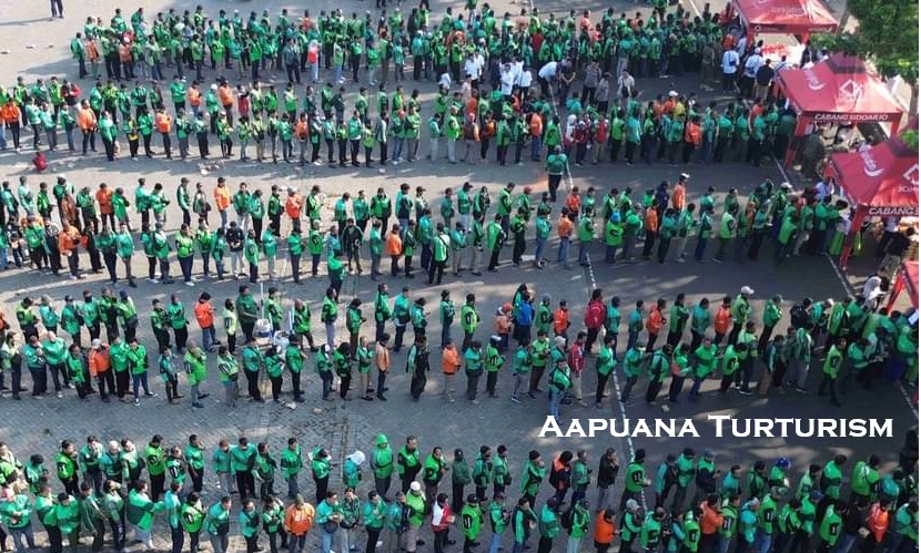 Pemkab Sidoarjo Bagikan Bantuan Beras untuk Pengemudi Ojek Online, Hangatkan Kebersamaan